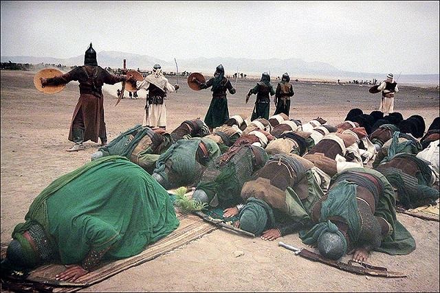 اهتزاز بنر عزا در شهر معزآبادجابری